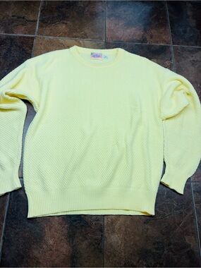 Vintage London Fog Women's Crewneck Sweater in Pale Yellow